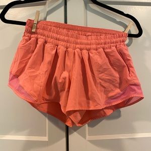 Lululemon Hotty Hot Low rise short 2.5”